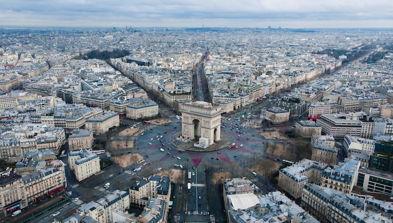 globedge-travel-paris-arc-de-triomphe-roads