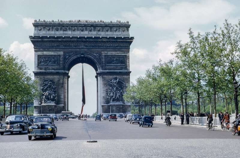 globedge-travel-paris-arc-de-triomphe-size