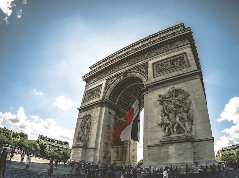 globedge-travel-paris-arc-de-triomphe-stunning