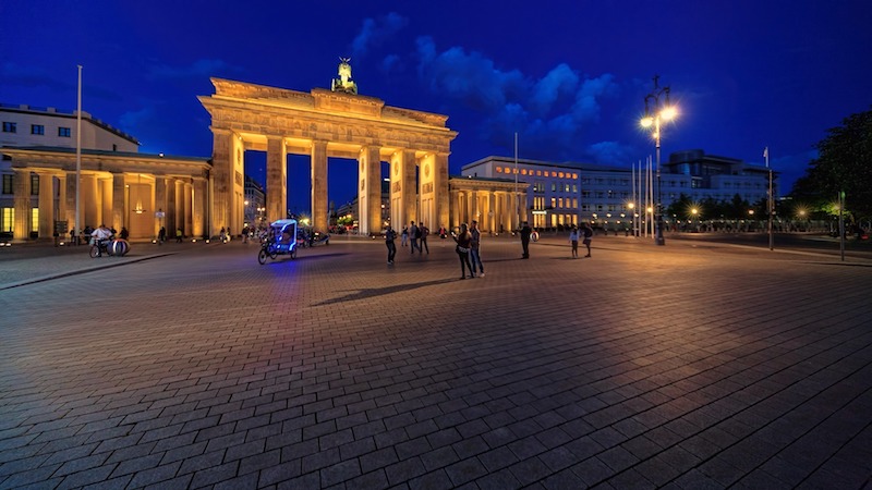 globedge-travel-berlin-brandenburg-gate-panorama