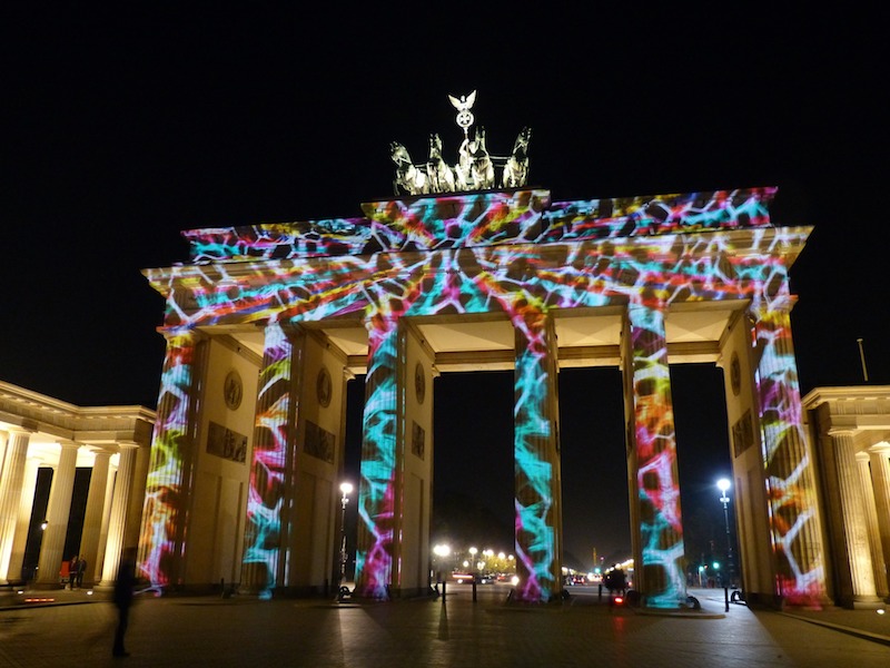 globedge-travel-berlin-brandenburg-gate-projection-2