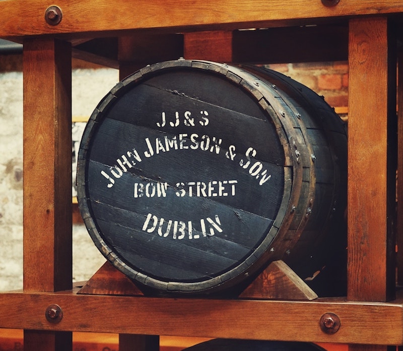 globedge-travel-dublin-jameson-distillery-barrels
