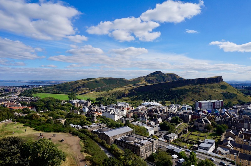 globedge-travel-edinburgh-arthurs-seat-above-city