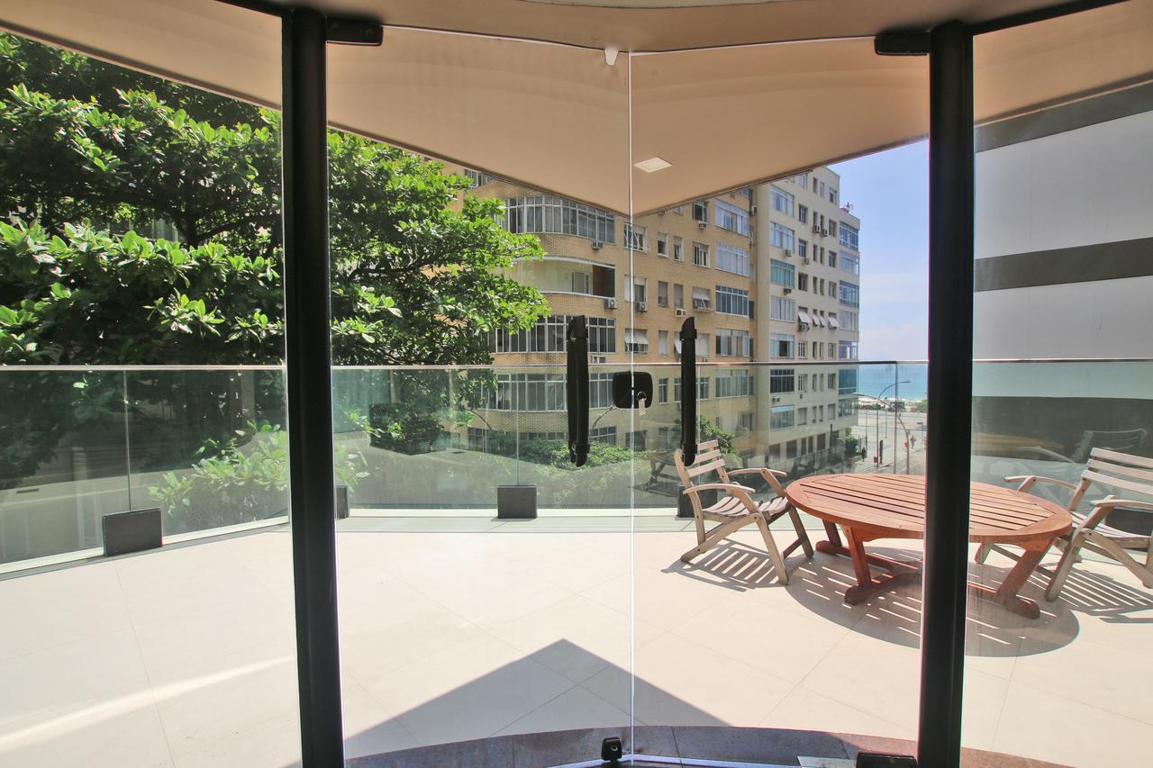 globedge-best-hotels-rio-ritz-copacabana-boutique-balcony-room-sea-view