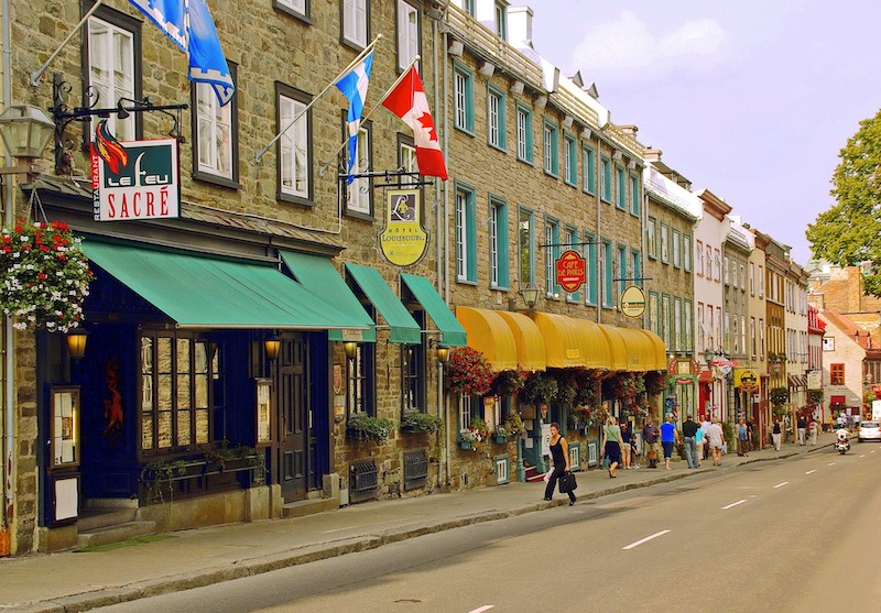 globedge-travel-canada-quebec-city-street