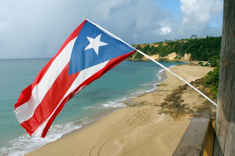 globedge-travel-puerto-rico-flag-beach
