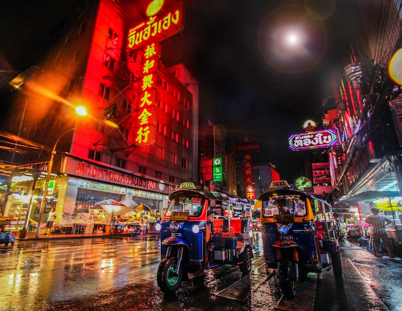 globedge-travel-thailand-bangkok-night-tuk-tuk