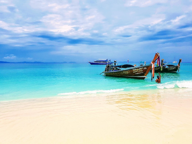 globedge-travel-thailand-phuket-ocean-boats