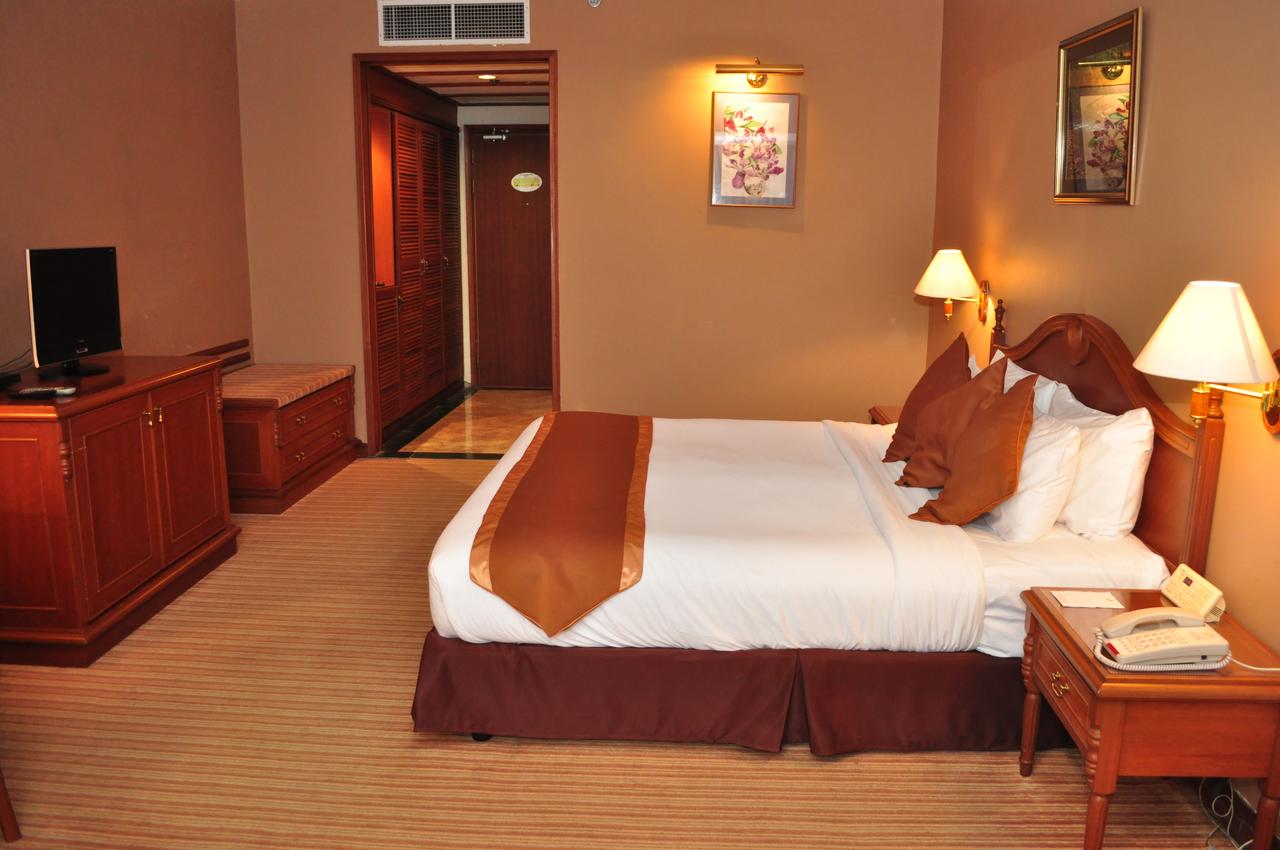 globedge-travel-brunei-best-hotels-mulia-hotel